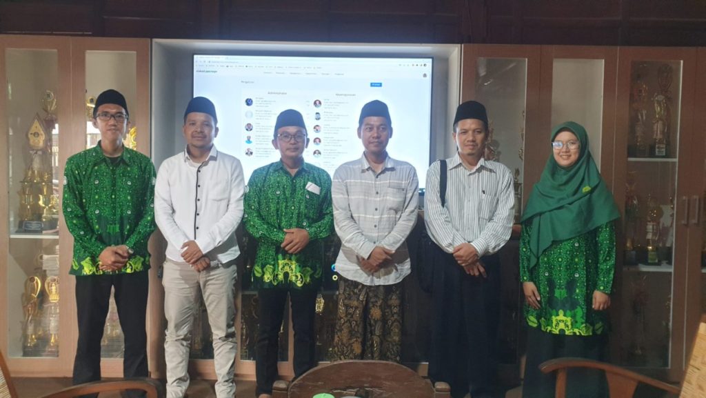 Belajar Manajemen Pesantren ke KH Irwan Masduqi Ponpes As Salafiyah Mlangi