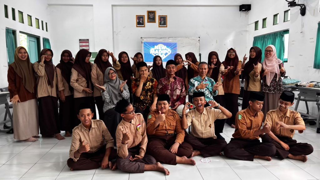The Madipo Way: English Week Festival MA Diponegoro Yogyakarta Latih Spontanitas Bicara Siswa The Madipo Way: English Week Festival MA Diponegoro Yogyakarta Latih Spontanitas Bicara Siswa