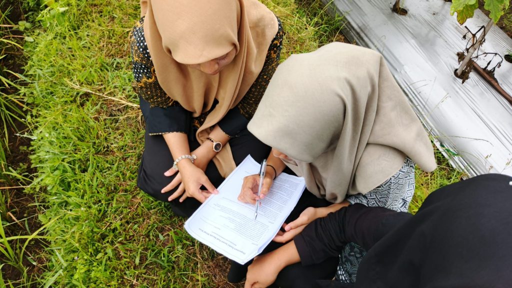 Santri MADIPO Eksplorasi Tanam Padi Organik di Fase Generatif