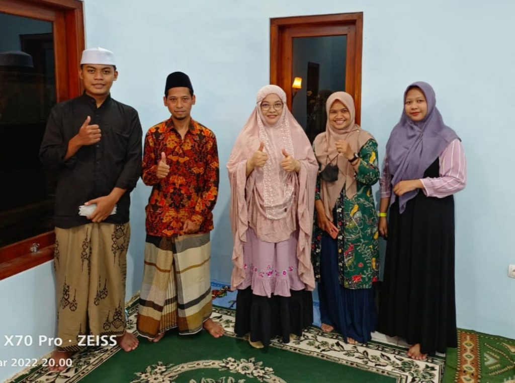 MA Diponegoro bersilaturahim ke Ibu Tadzkirotun Musfiroh Pengurus LP Maarif DIY
