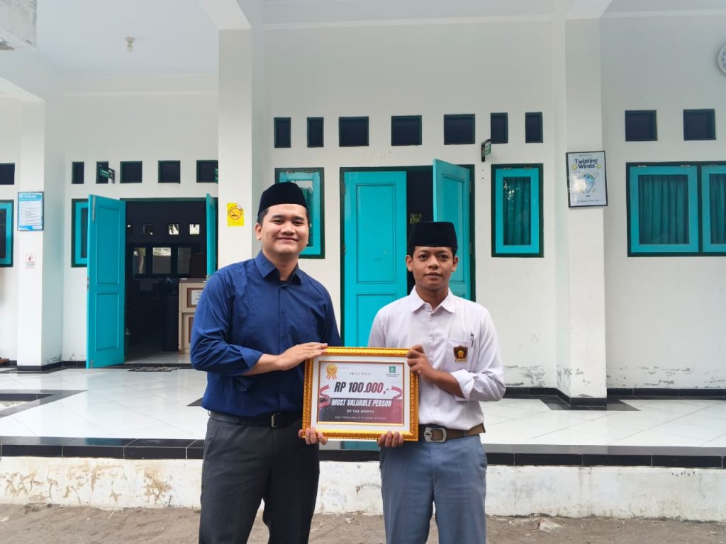 Menempa Karakter Global dari Selasar Sembego: Fadil Ramdani Sabet Gelar MVP MADIPO Menempa Karakter Global dari Selasar Sembego: Fadil Ramdani Sabet Gelar MVP MADIPO