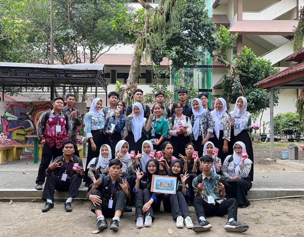 Dari Pondok Pesantren ke Perguruan Tinggi: Jejak Langkah Santri Menuju UPN