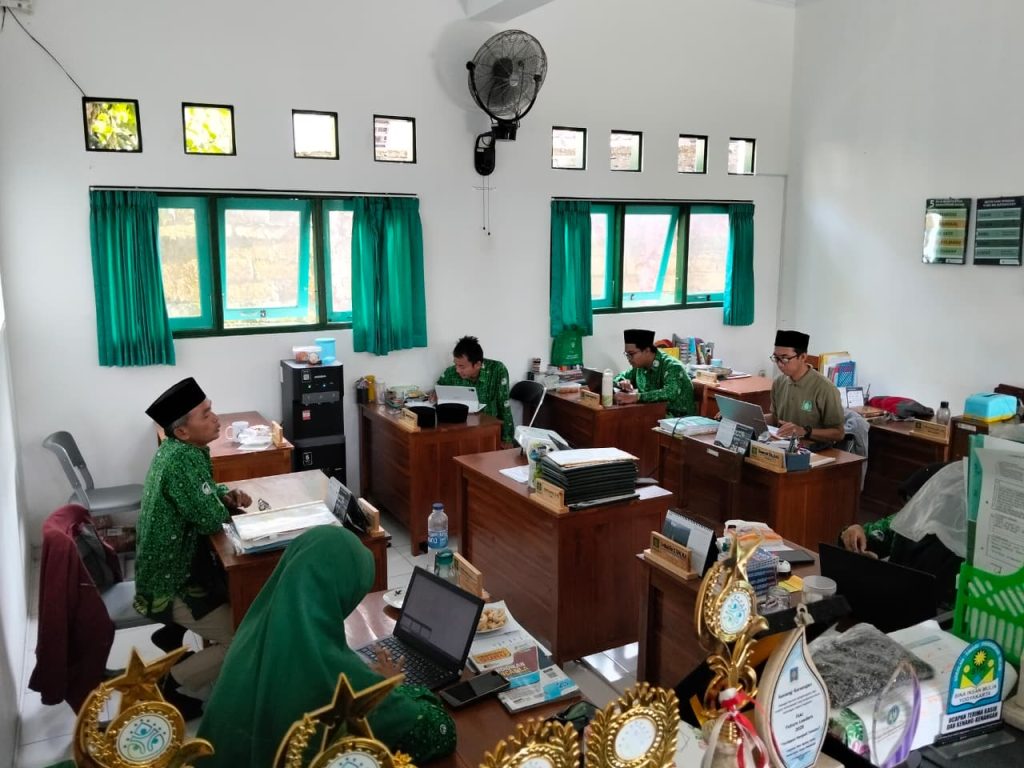 Implementasi Karakter ‘TOP’, MA Diponegoro Yogyakarta Perketat Sistem Evaluasi Akademik Implementasi Karakter ‘TOP’, MA Diponegoro Yogyakarta Perketat Sistem Evaluasi Akademik